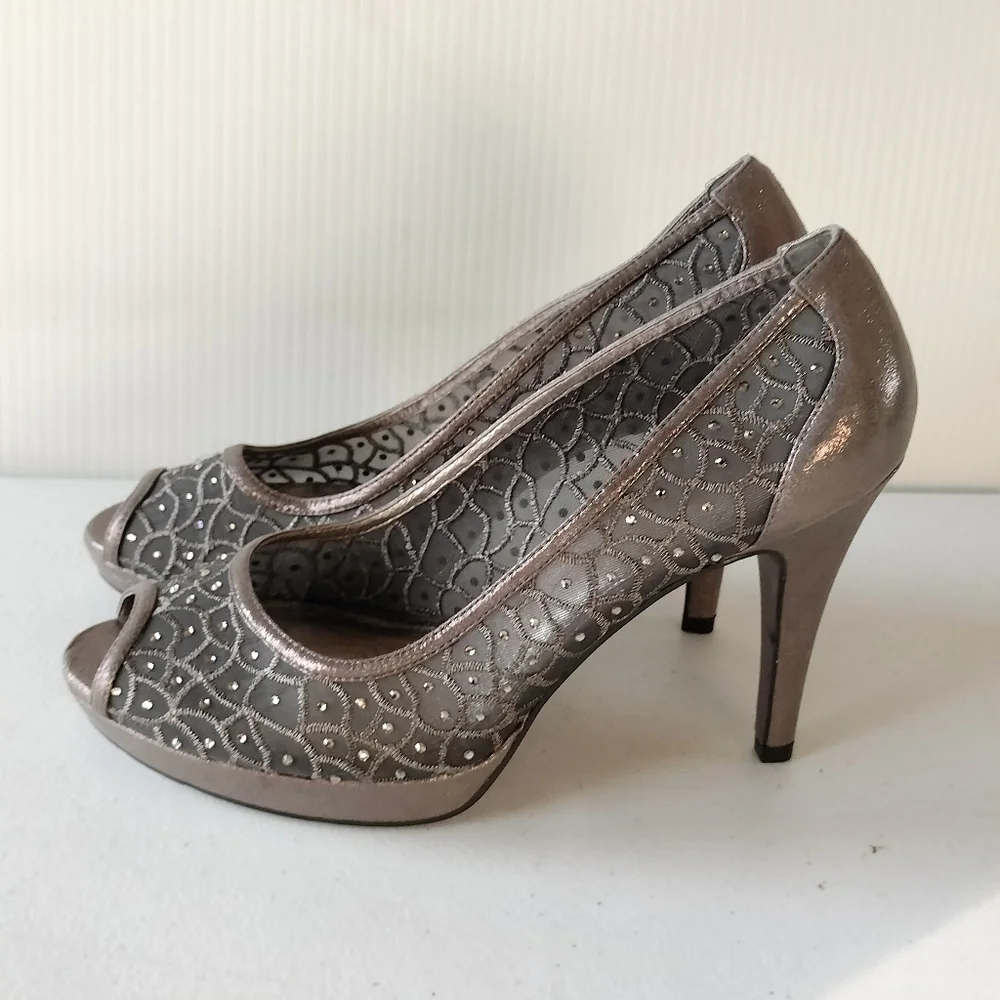 Adrianna Papell Foxy Silver Embellished Mesh Heels Pumps 8.5 Wedding Formal